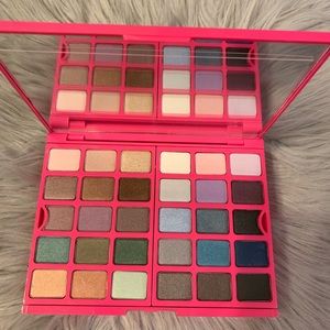 Victoria’s Secret hello bombshell makeup kit